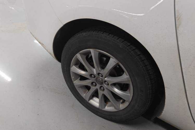 Used Buick GT 2013 GT 1.6L Automatic Fashion Edition Right Rear Wheel Hub