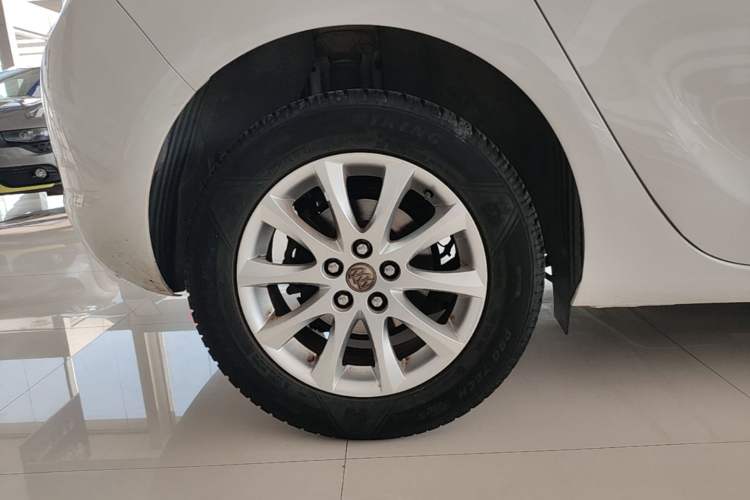 Used Buick GT 2013 XT 1.6L Automatic Fashion Edition Right Rear Wheel Hub