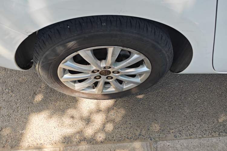 Used Buick GT 2013 GT 1.6L Manual Comfort Edition Right Rear Wheel Hub