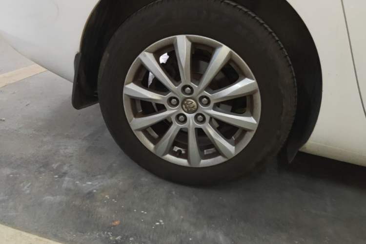 Used Buick GT 2013 GT 1.6L Automatic Fashion Edition Right Rear Wheel Hub