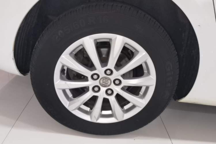 Used Buick GT 2013 GT 1.6L Manual Entry-Level Model Right Rear Wheel Hub