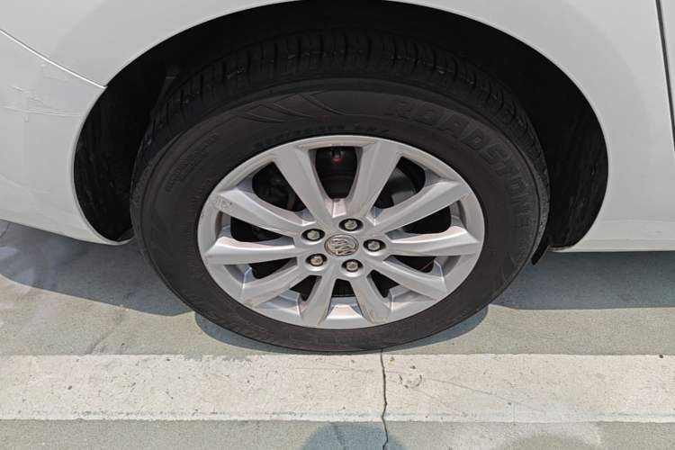 Used Buick GT 2013 GT 1.6L Automatic Fashion Edition Right Rear Wheel Hub