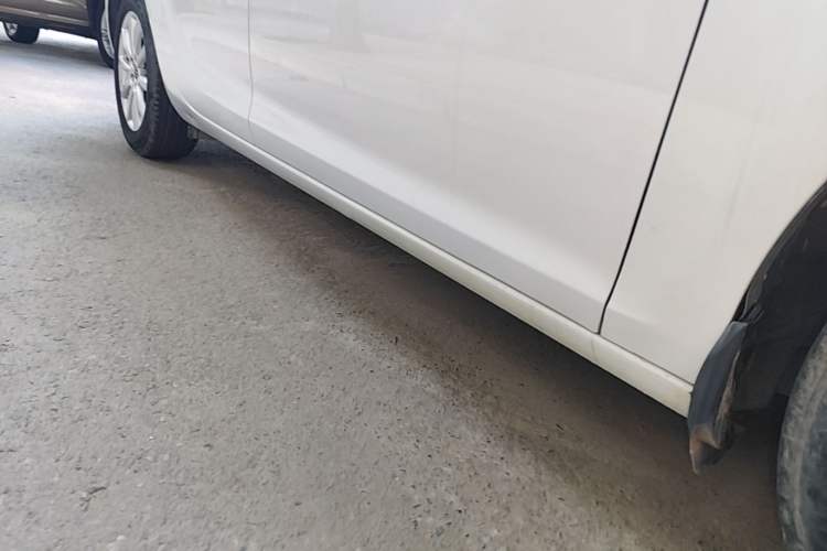 Used Buick GT 2013 GT 1.6L Automatic Comfort Edition Right Side Sill