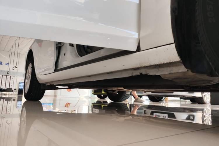 Used Buick GT 2013 XT 1.6L Automatic Fashion Edition Right Side Sill