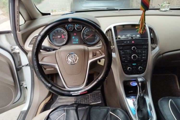 Used Buick GT 2013 GT 1.6L Automatic Fashion Edition Steering Wheel