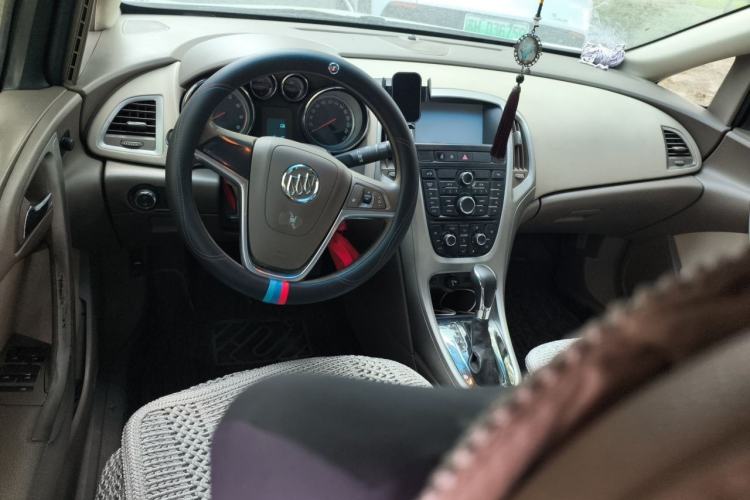 Used Buick GT 2013 GT 1.6L Automatic Fashion Edition Steering Wheel