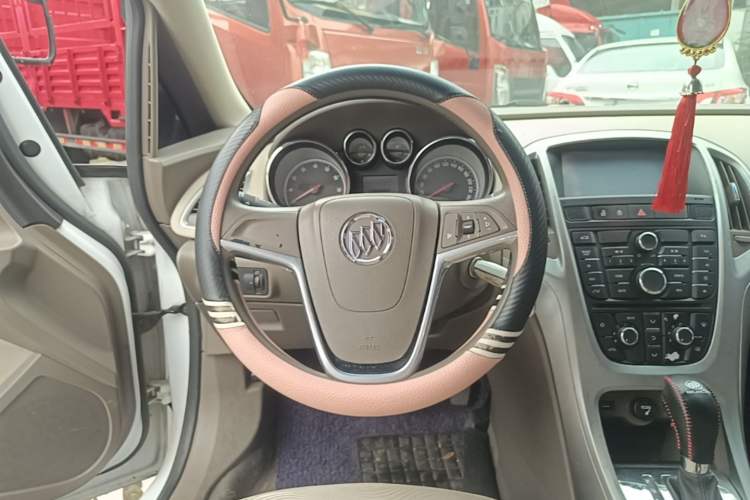 Used Buick GT 2013 GT 1.6L Automatic Fashion Edition Steering Wheel