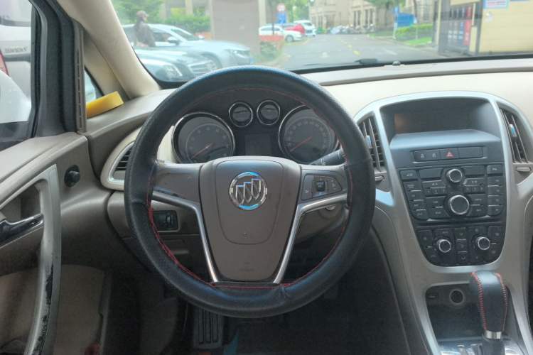 Used Buick GT 2013 GT 1.6L Automatic Fashion Edition Steering Wheel