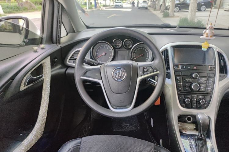 Used Buick GT 2013 XT 1.6L Automatic Fashion Edition Steering Wheel