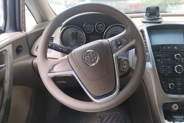 Used Buick GT 2013 GT 1.6L Automatic Fashion Edition Steering Wheel