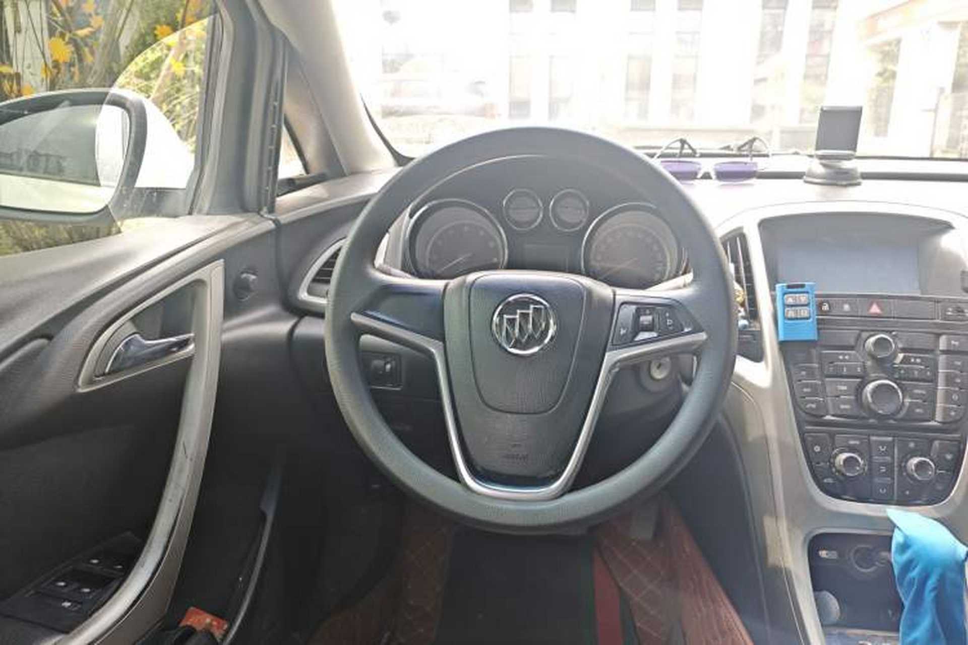 Used Buick GT 2013 XT 1.6L Automatic Fashion Edition Steering Wheel