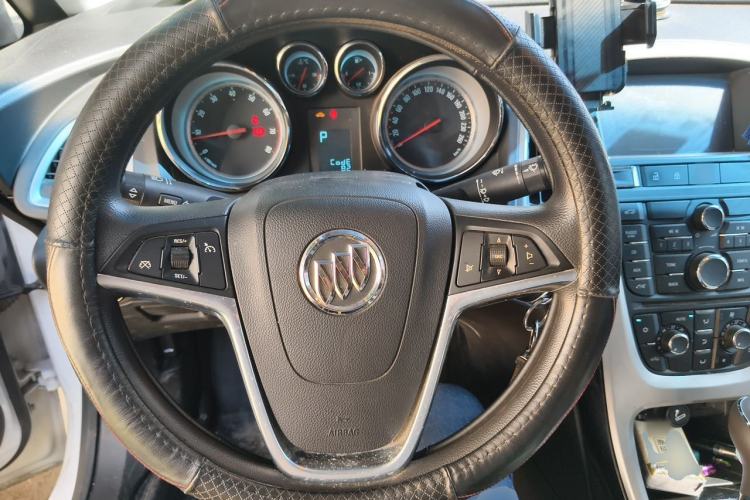 Used Buick GT 2013 GT 1.8L Automatic Fashion Edition Steering Wheel