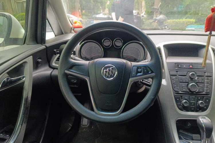 Used Buick GT 2013 XT 1.6L Automatic Fashion Edition Steering Wheel
