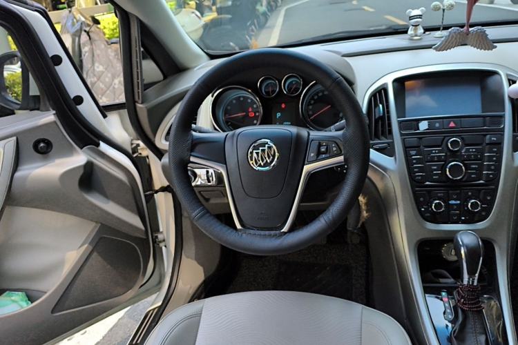 Used Buick GT 2013 XT 1.6L Automatic Fashion Edition Steering Wheel