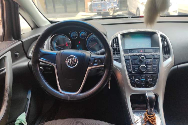 Used Buick GT 2013 XT 1.6L Automatic Comfort Edition Steering Wheel