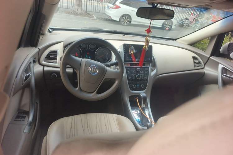 Used Buick GT 2013 GT 1.6L Automatic Fashion Edition Steering Wheel