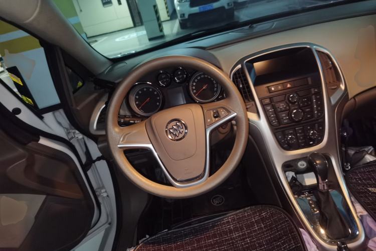 Used Buick GT 2013 GT 1.6L Automatic Fashion Edition Steering Wheel
