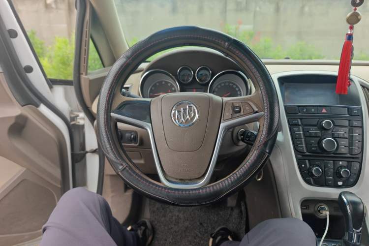 Used Buick GT 2013 GT 1.6L Automatic Fashion Edition Steering Wheel