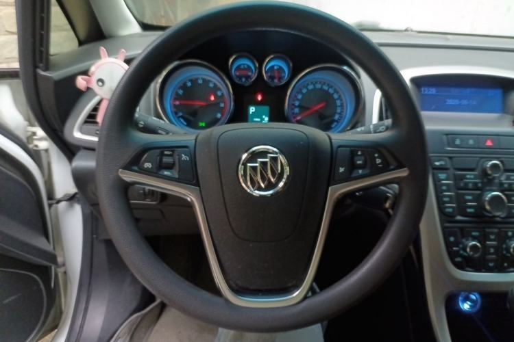 Used Buick GT 2013 GT 1.8L Automatic Fashion Edition Steering Wheel