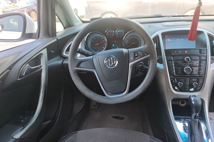 Used Buick GT 2013 XT 1.6L Automatic Fashion Edition Steering Wheel