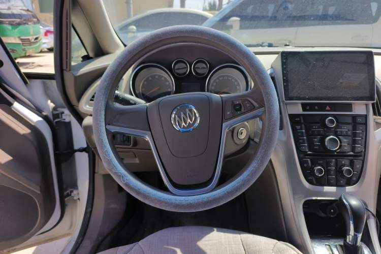 Used Buick GT 2013 GT 1.6L Automatic Fashion Edition Steering Wheel