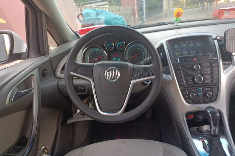 Used Buick GT 2013 XT 1.6L Automatic Fashion Edition Steering Wheel