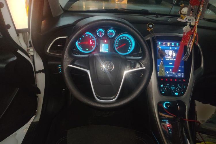 Used Buick GT 2013 XT 1.6L Automatic Fashion Edition Steering Wheel