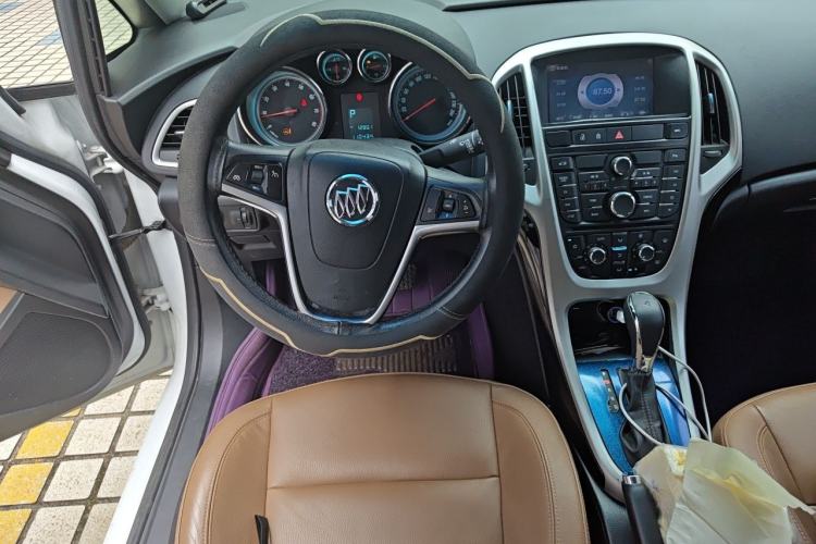 Used Buick GT 2013 GT 1.8L Automatic Fashion Edition Steering Wheel