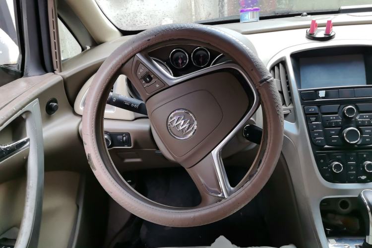 Used Buick GT 2013 GT 1.6L Automatic Fashion Edition Steering Wheel