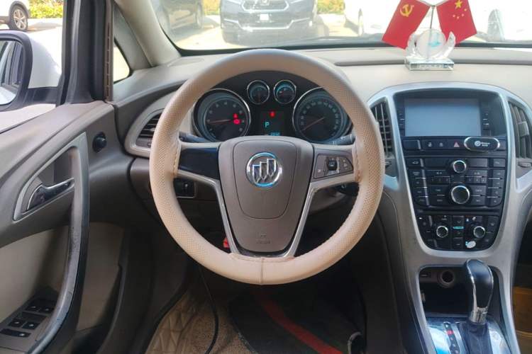 Used Buick GT 2013 GT 1.6L Automatic Fashion Edition Steering Wheel