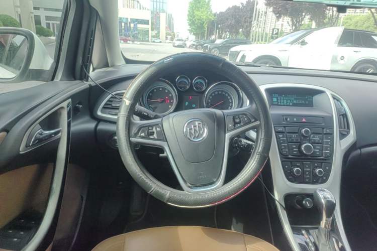 Used Buick GT 2013 GT 1.8L Automatic Fashion Edition Steering Wheel