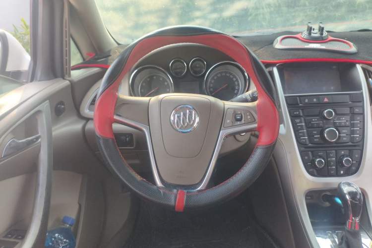 Used Buick GT 2013 GT 1.6L Automatic Fashion Edition Steering Wheel