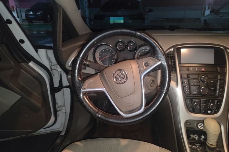Used Buick GT 2013 GT 1.6L Automatic Fashion Edition Steering Wheel