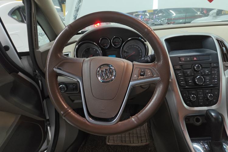 Used Buick GT 2013 GT 1.6L Automatic Fashion Edition Steering Wheel