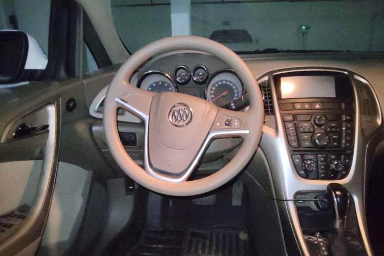 Used Buick GT 2013 GT 1.6L Automatic Fashion Edition Steering Wheel