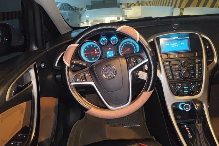 Used Buick GT 2013 GT 1.8L Automatic Fashion Edition Steering Wheel
