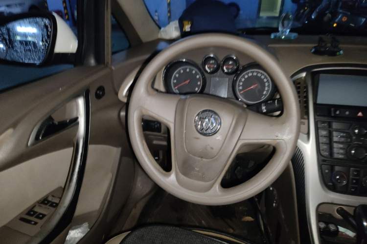 Used Buick GT 2013 GT 1.6L Automatic Comfort Edition Steering Wheel