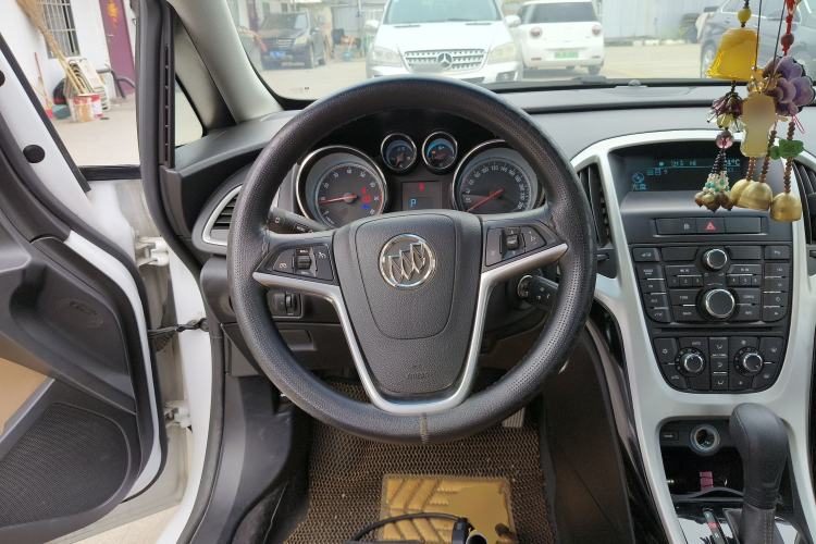 Used Buick GT 2013 GT 1.8L Automatic Fashion Edition Steering Wheel