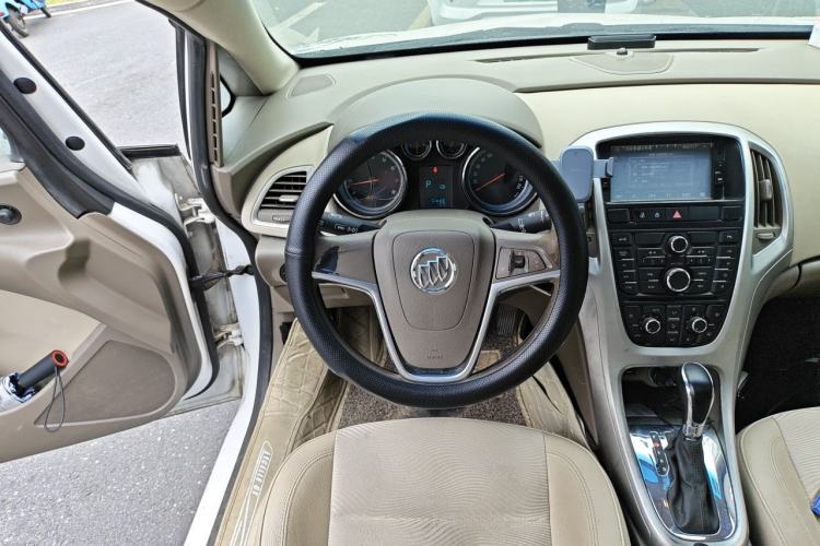 Used Buick GT 2013 GT 1.6L Automatic Fashion Edition Steering Wheel