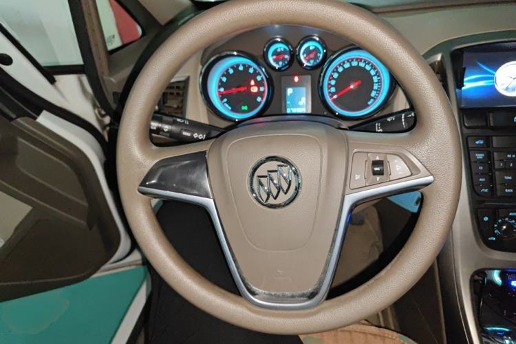 Used Buick GT 2013 GT 1.6L Automatic Fashion Edition Steering Wheel