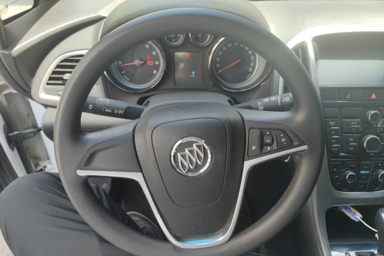 Used Buick GT 2013 XT 1.6L Automatic Fashion Edition Steering Wheel