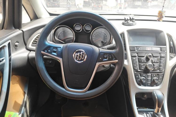 Used Buick GT 2013 GT 1.8L Automatic Fashion Edition Steering Wheel