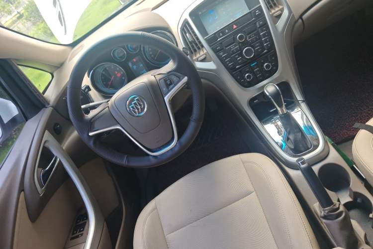 Used Buick GT 2013 GT 1.6L Automatic Fashion Edition Steering Wheel