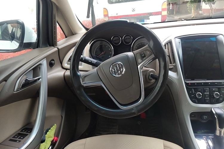 Used Buick GT 2013 GT 1.6L Automatic Fashion Edition Steering Wheel