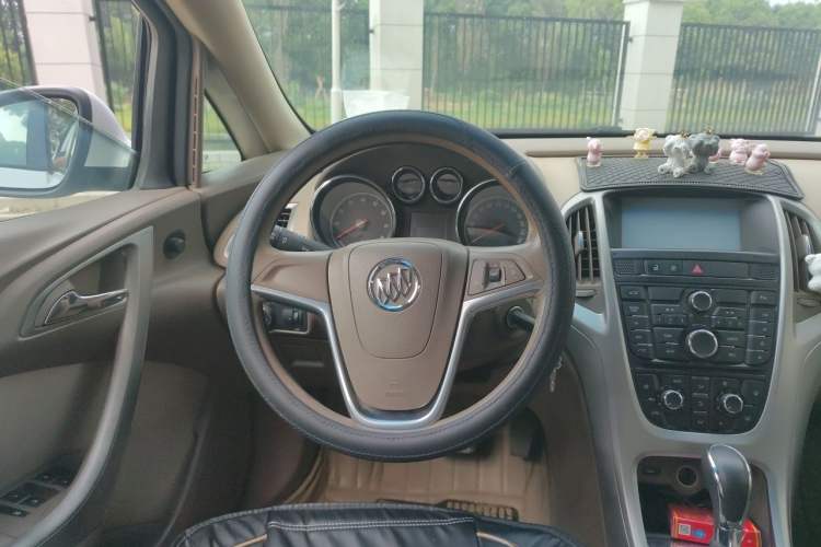 Used Buick GT 2013 GT 1.6L Automatic Fashion Edition Steering Wheel