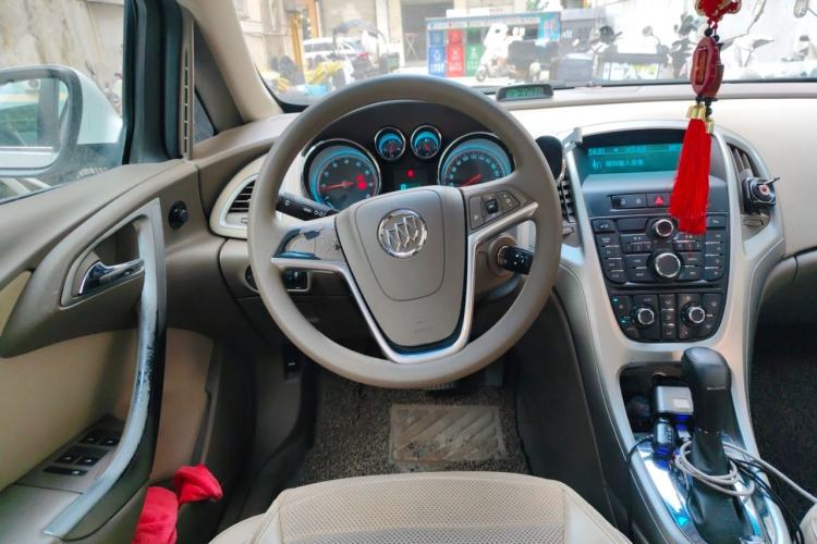 Used Buick GT 2013 GT 1.6L Automatic Fashion Edition Steering Wheel