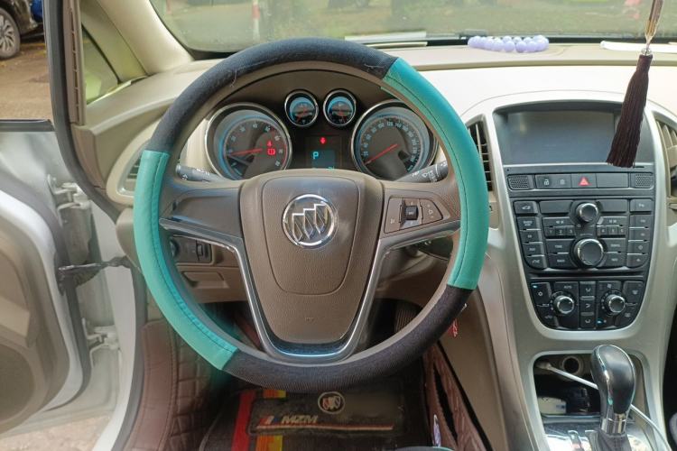Used Buick GT 2013 GT 1.6L Automatic Fashion Edition Steering Wheel