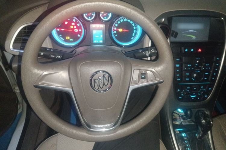Used Buick GT 2013 GT 1.6L Automatic Fashion Edition Steering Wheel