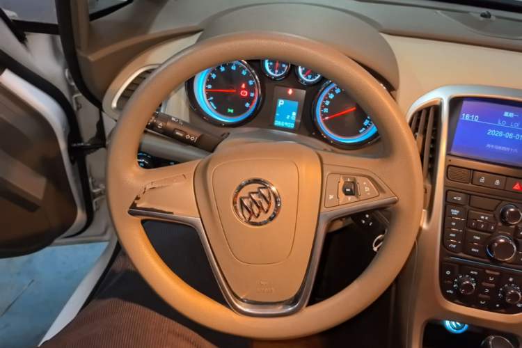 Used Buick GT 2013 GT 1.6L Automatic Fashion Edition Steering Wheel