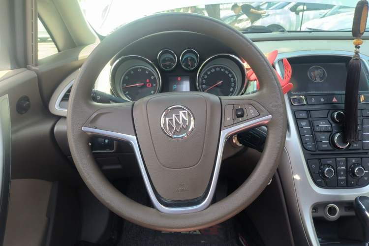 Used Buick GT 2013 GT 1.6L Automatic Fashion Edition Steering Wheel